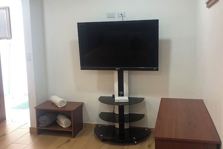 Room 4 of 27