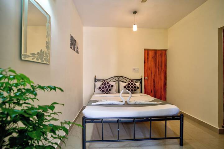 Room 7 of 33