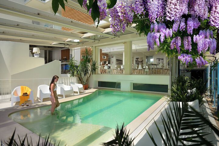 Hotel Pool