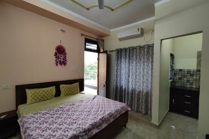 Room 5 of 17