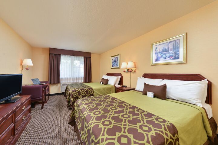 1 Queen Bed (11 of 13)
