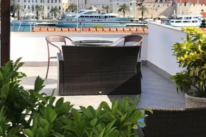 Terrace/Patio 5 of 12