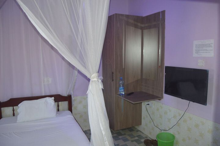 Room 18 of 32