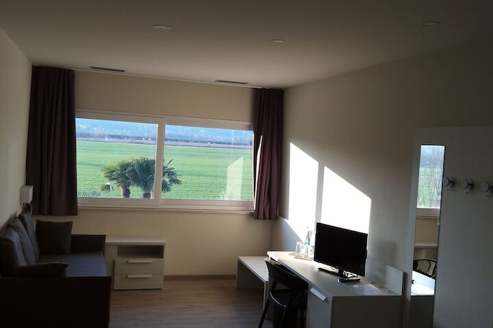 Room 8 of 13