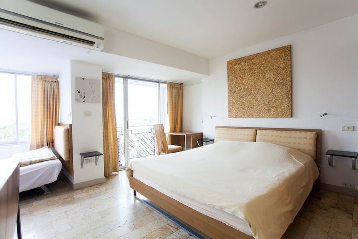 Room 30 of 410