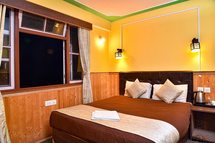 Room 28 of 65