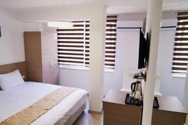 Room 13 of 42