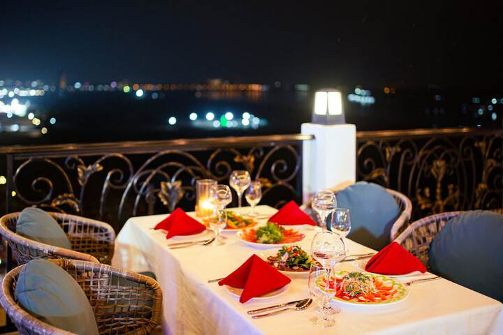 Dining 38 of 70