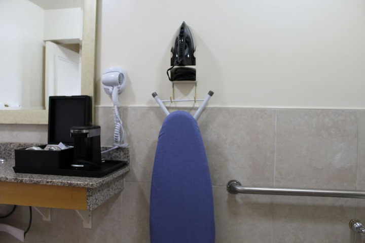 Iron/ironing board