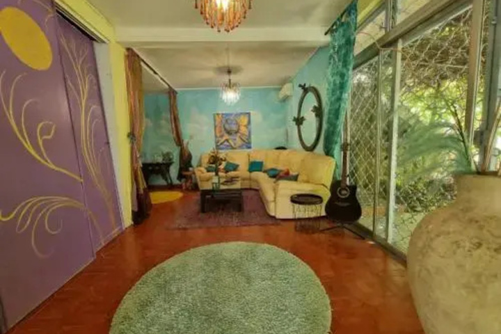 Room 10 of 31
