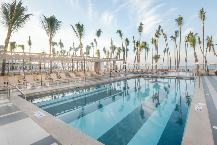 Hotel Pool