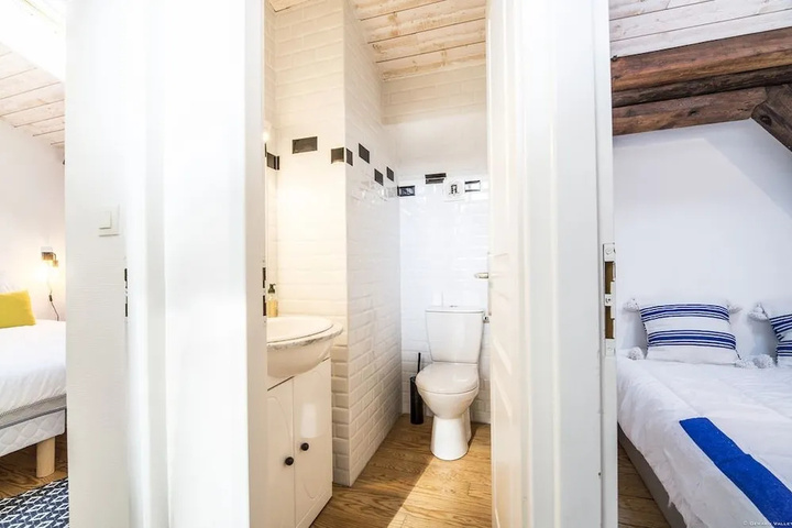 Room 9 of 22