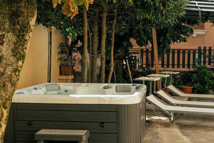 Hot Tub 46 of 87
