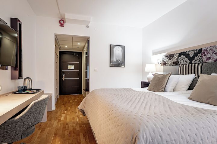 Room 15 of 85