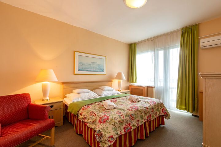 Room 5 of 39