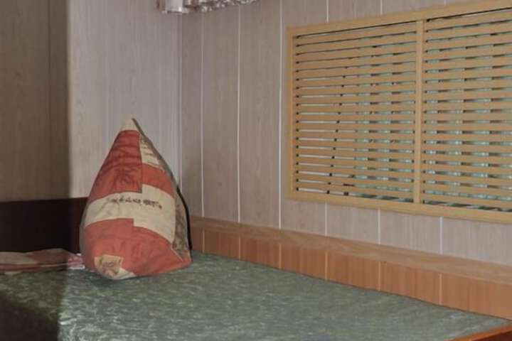 Room 10 of 33