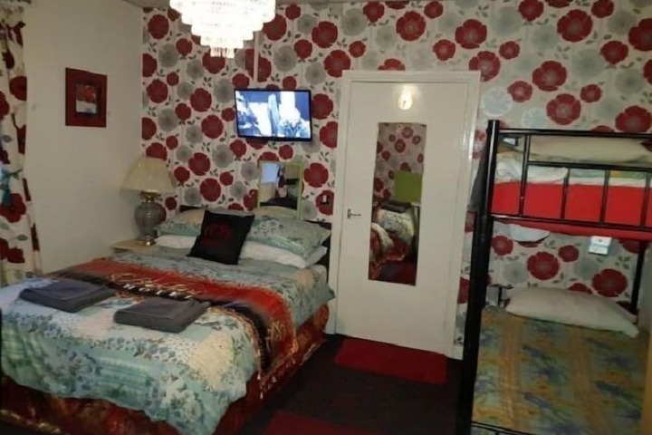 Room 5 of 35
