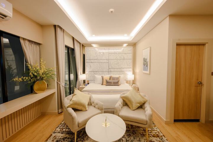 Room 5 of 13