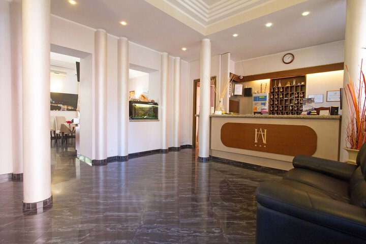 Entrance & Lobby