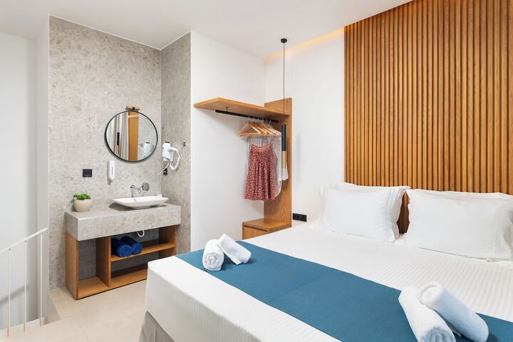 Room 44 of 72