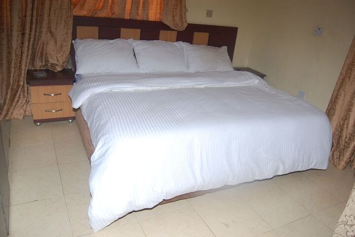 Room 3 of 20