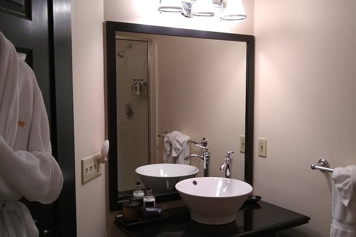 Room 103 of 147