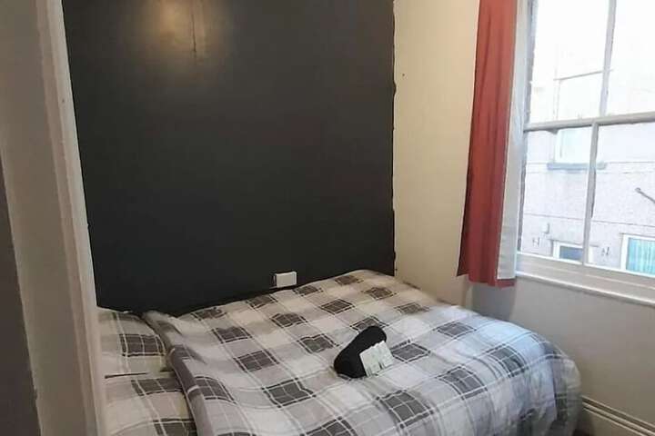 Room 17 of 34