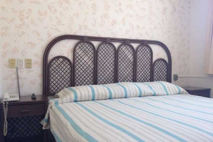 Room 8 of 30