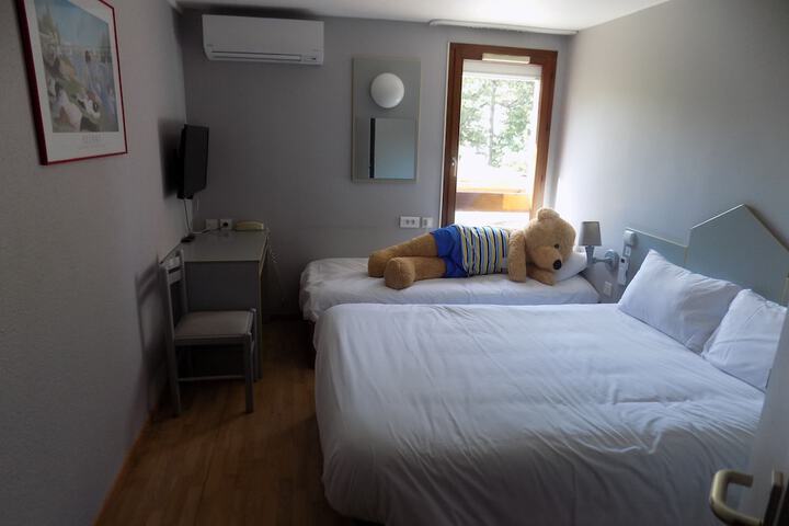 Room 6 of 73