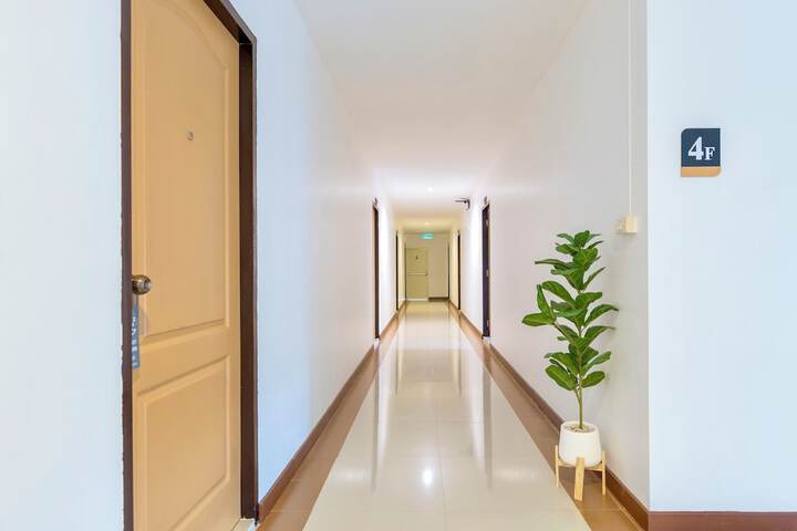 Ballroom/Hall 25 of 29