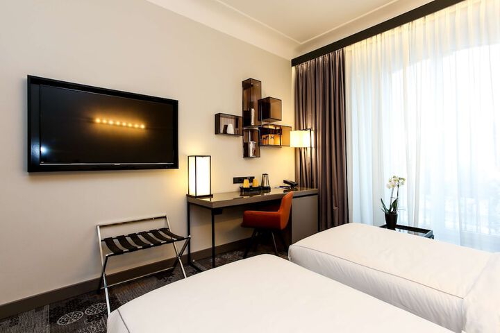 Room 15 of 79