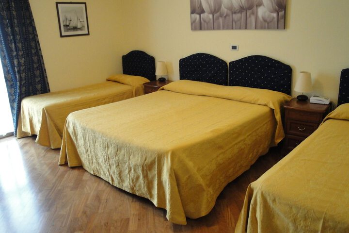 Room 5 of 61