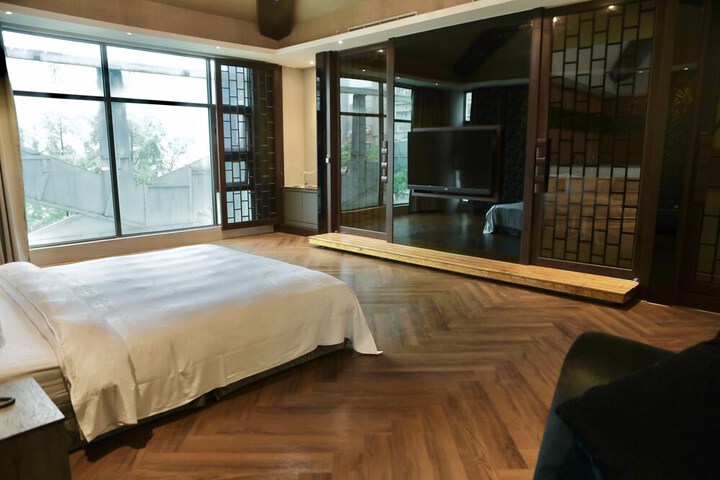 Room 8 of 41