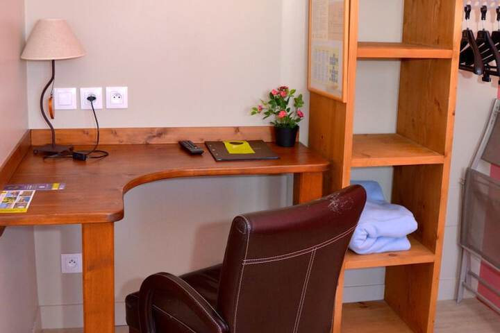 Room 6 of 33