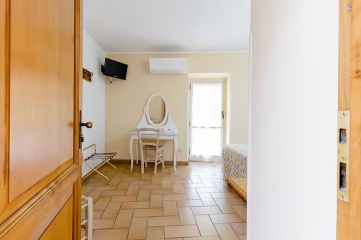 Room 15 of 68