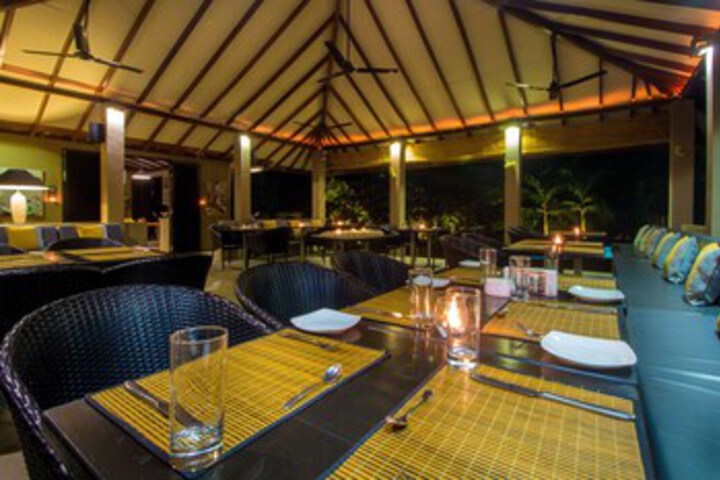 Dining 16 of 28