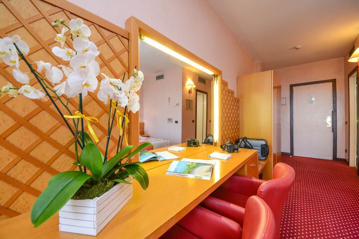 Room 15 of 140