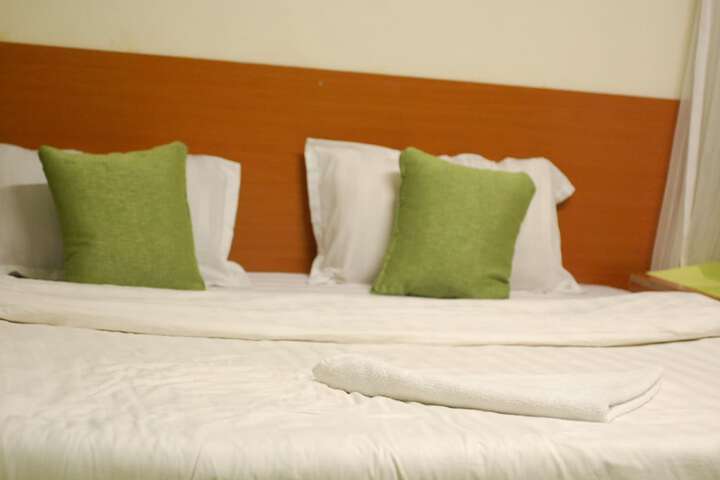 Room 4 of 27