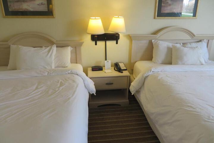 2 Queen Beds (4 of 16)