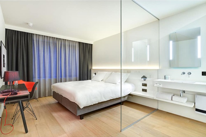 Room 15 of 50