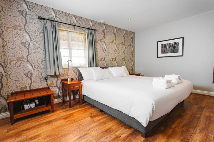 Room 4 of 37