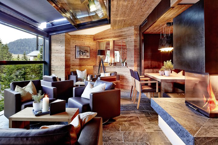 Lounge 100 of 112