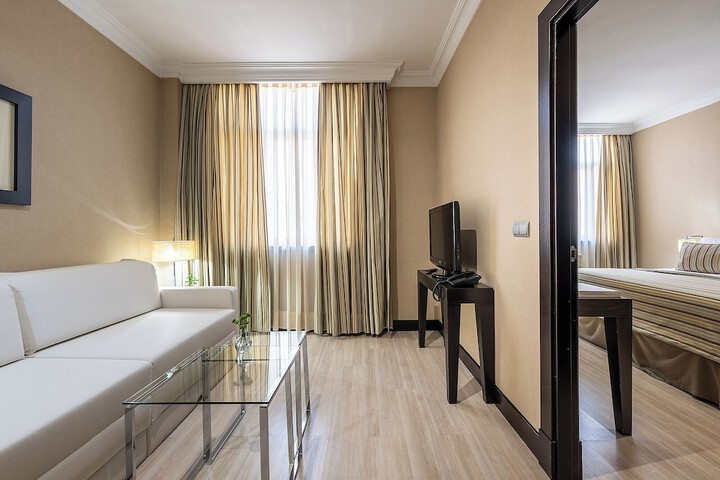 Room 104 of 158