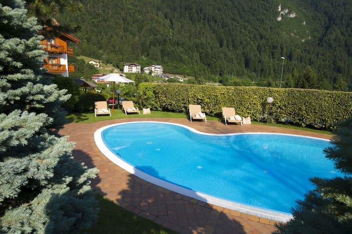 Pools & Facilities