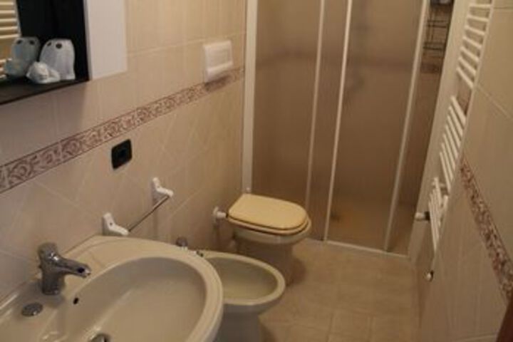 Room 33 of 256