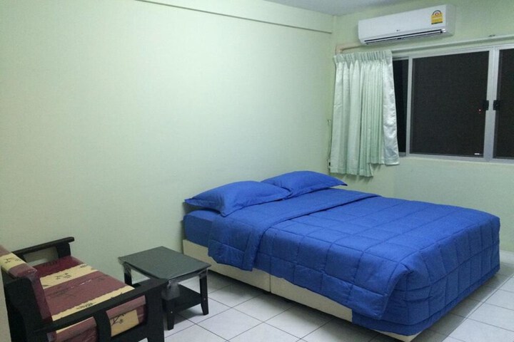 Room 8 of 28