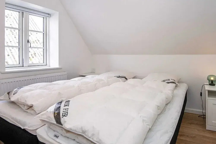 Room 5 of 17