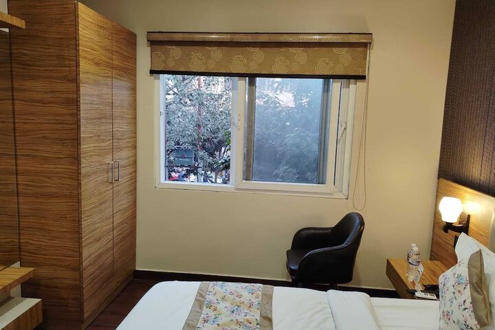 Room 8 of 28