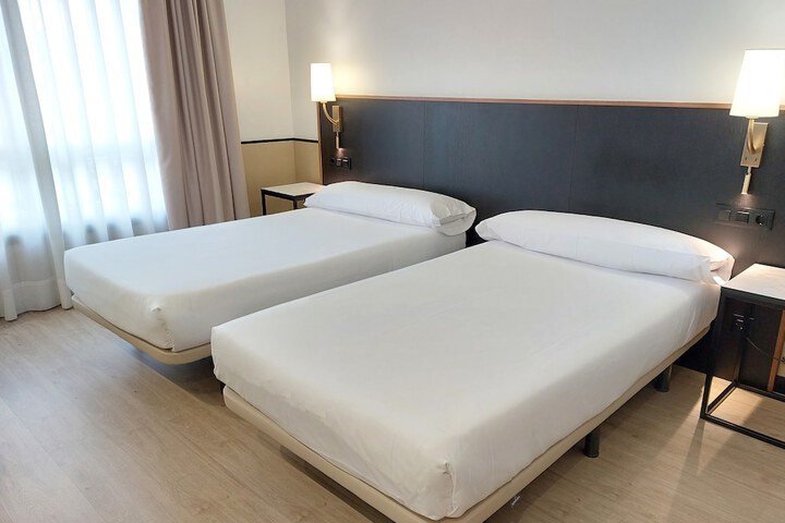 Room 35 of 105