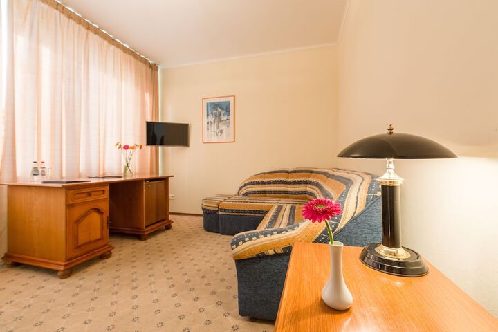 Room 4 of 42